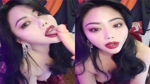 极品熟女人妻夜夫人骚浪贱自插淫穴，喷水狂潮自慰欲求不满！