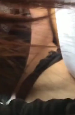 阳光下野外车震！极品骚女友被巨屌猛干，车窗狂摇浪叫连连内射高潮！