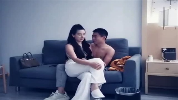 9总探花！神似王祖贤极品模特，乖巧外表下藏着淫荡骚穴，被狂操跪地求饶！