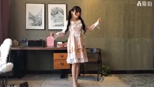 B站人气舞姬浆果儿：双马尾巨乳萝莉全裸宅舞流出，多套制服诱惑，淫穴被狂操汁液横流！