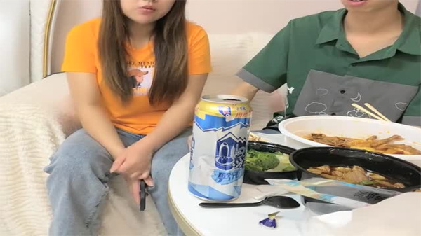 瘦子工作室极品网恋奔现 清纯妹子被巨根爆操到狂喷