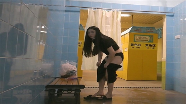 TP-001 水上乐园秘密拍摄！巨乳美女浴室全裸换衣 湿身洗澡淫荡自慰