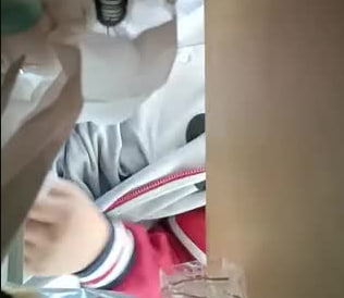 [无码流出] 苏州课堂巨乳学妹乳夹外露 下课厕所骚穴自慰偷拍同学尿尿未遂